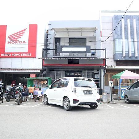 Oyo 1191 Monalisa Residence And Cafe Padang  Exterior foto