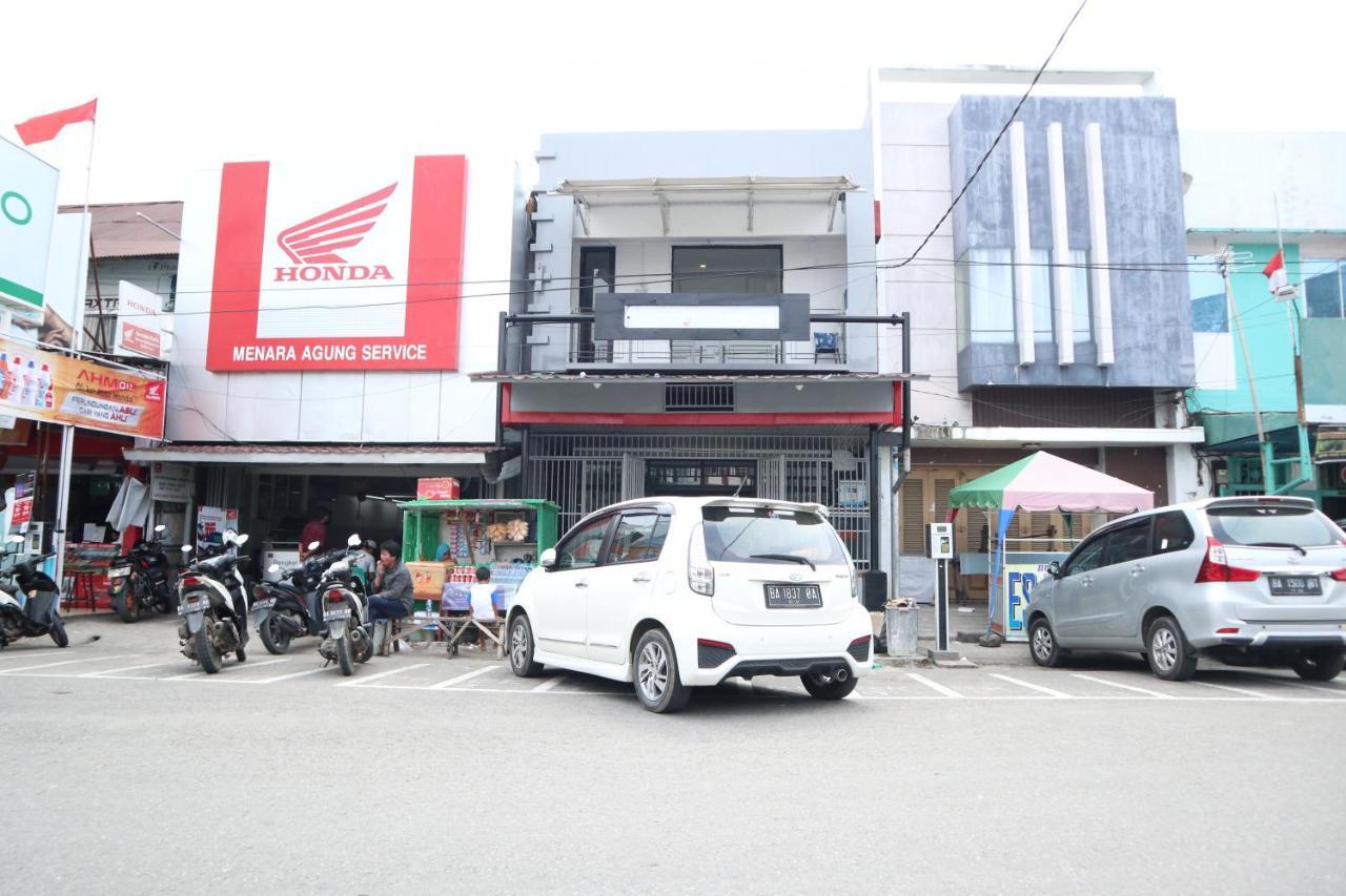 Oyo 1191 Monalisa Residence And Cafe Padang  Exterior foto