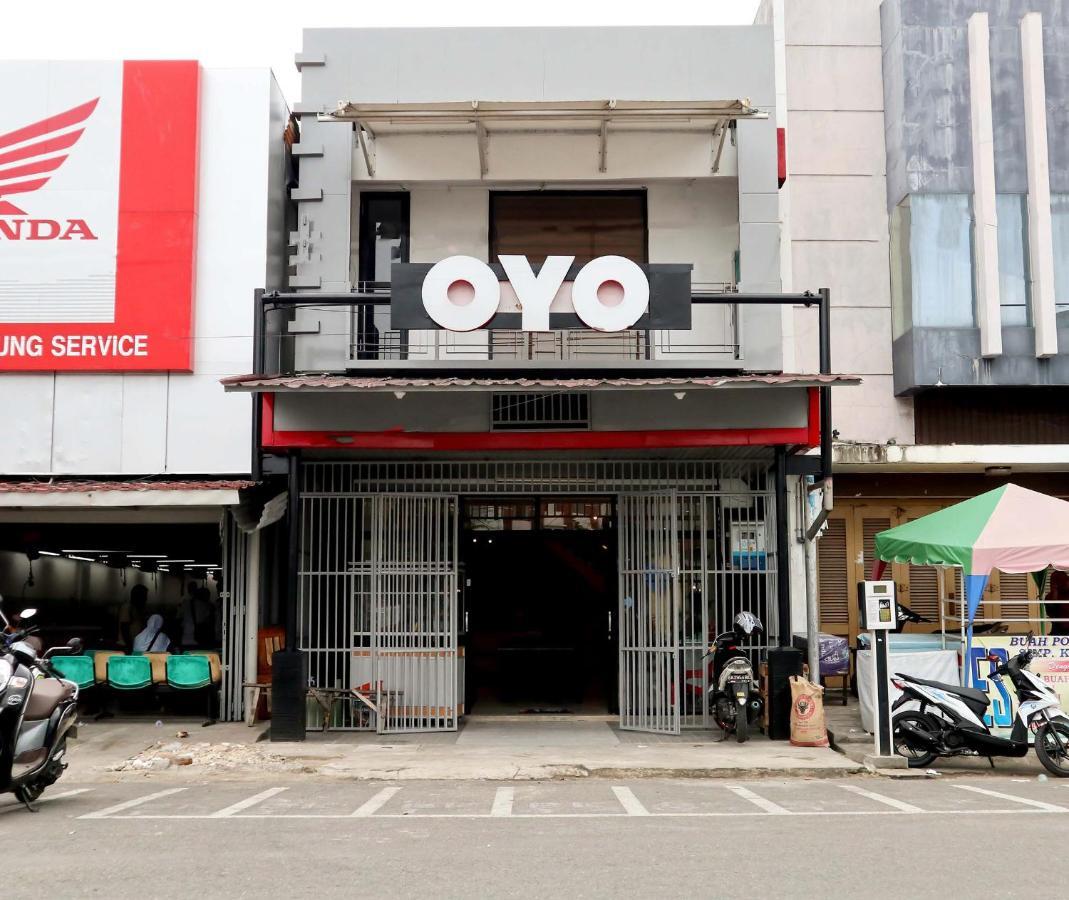 Oyo 1191 Monalisa Residence And Cafe Padang  Exterior foto